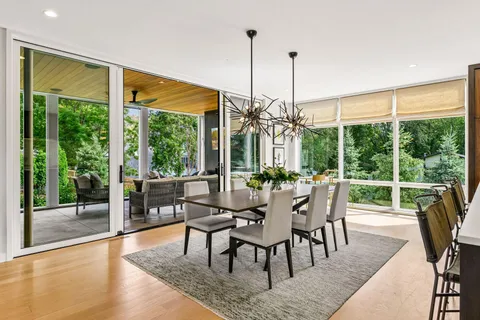 $2,000,000 | 1058 East Circle Drive, Wayzata, MN 55391