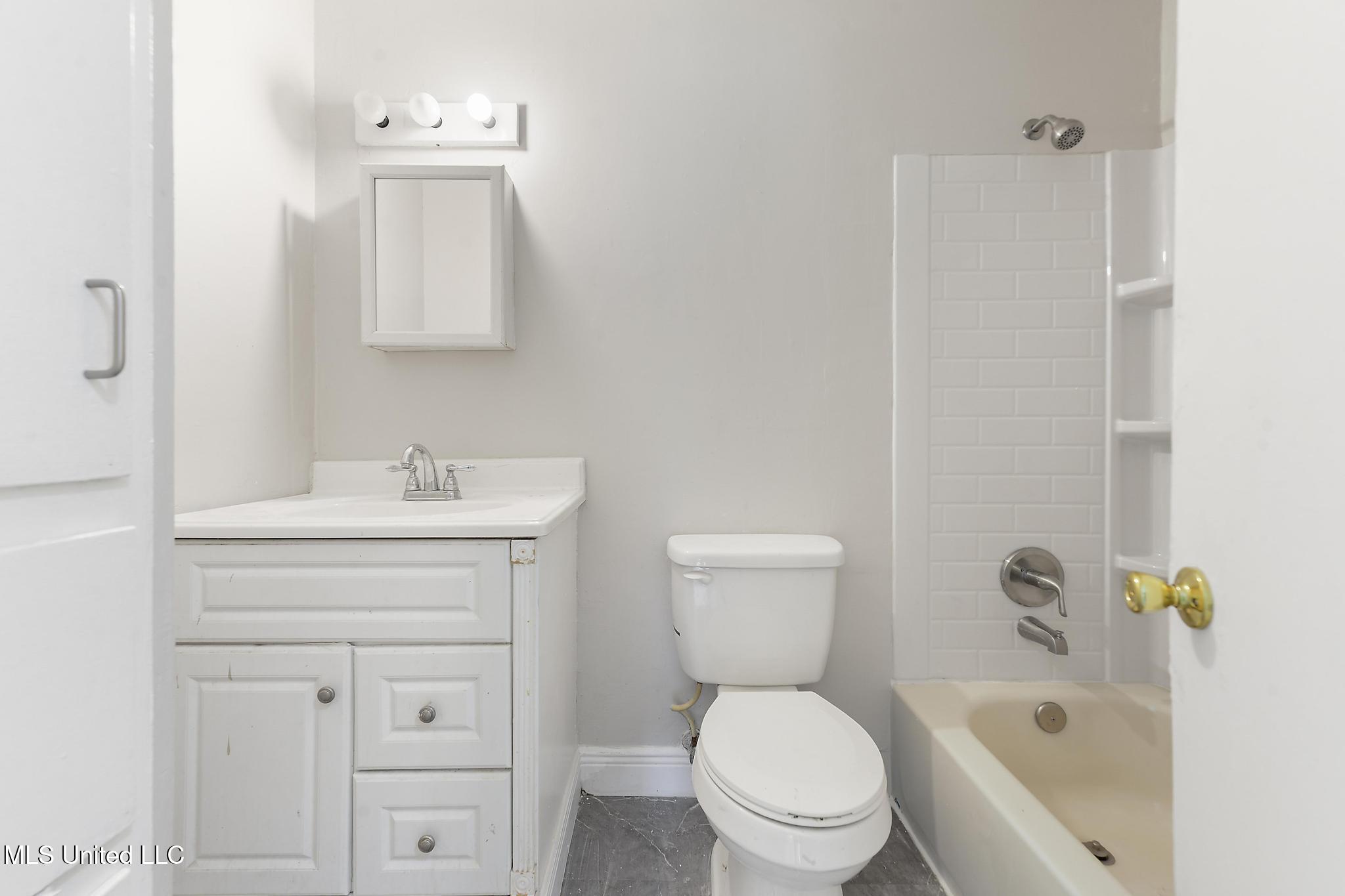 2008 C W Webb Road Gautier, MS 39553 - Photo 24 of 28 024