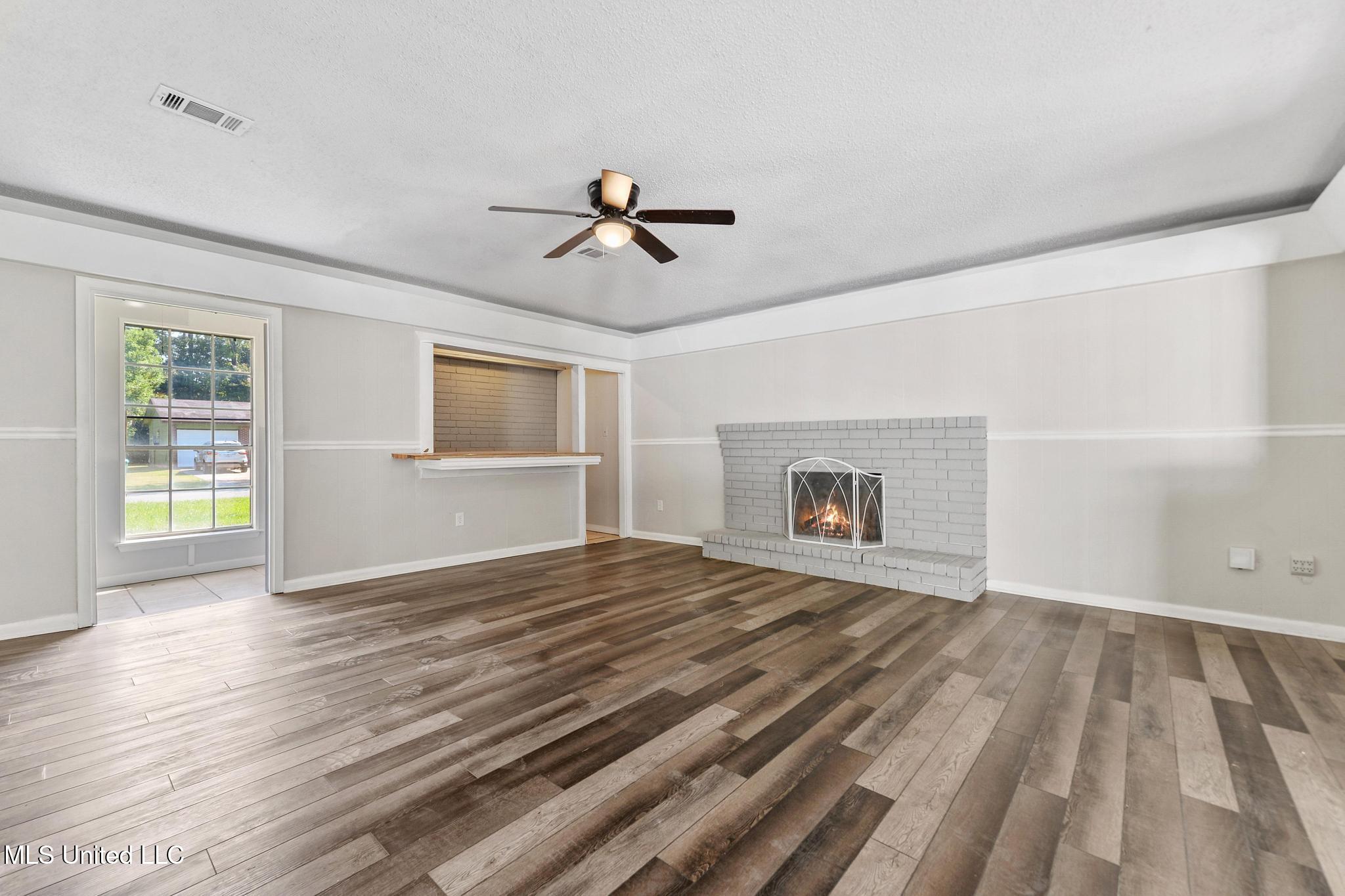 2008 C W Webb Road Gautier, MS 39553 - Photo 5 of 28 005