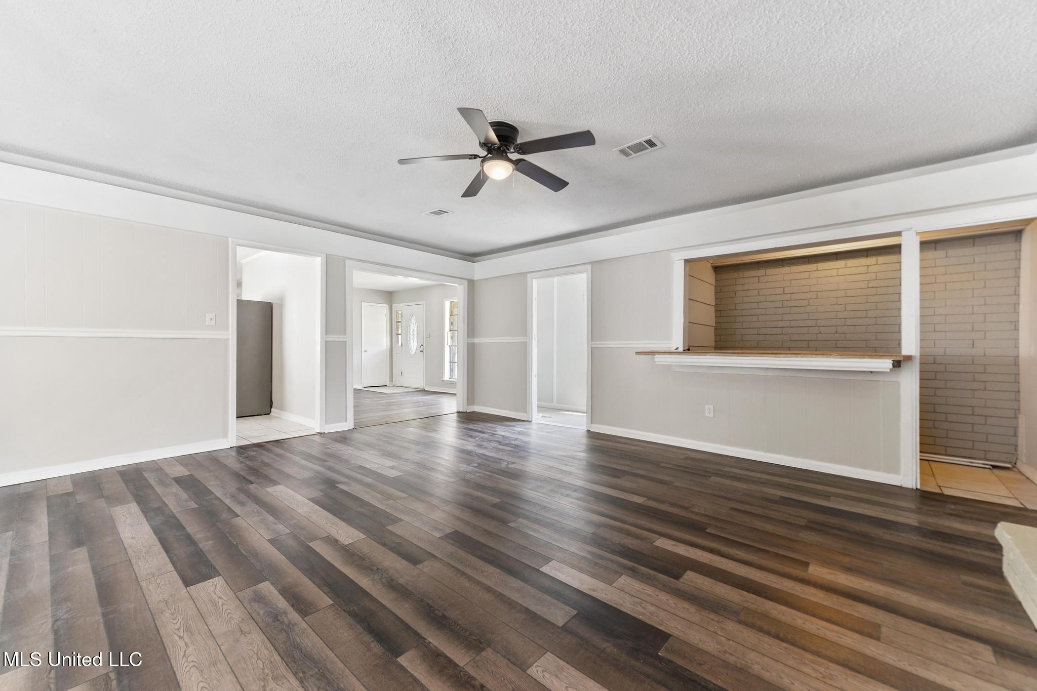 2008 C W Webb Road Gautier, MS 39553 - Photo 6 of 28 006