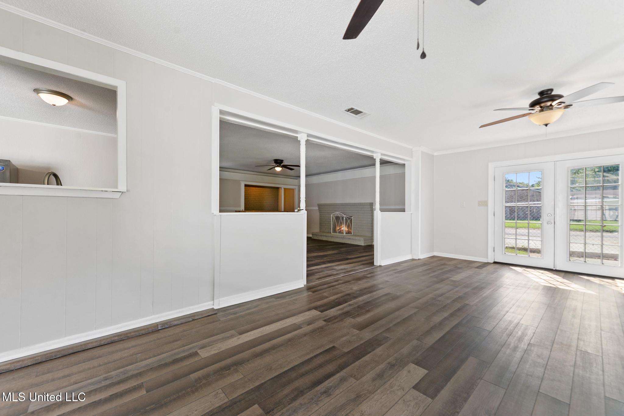 2008 C W Webb Road Gautier, MS 39553 - Photo 10 of 28 010