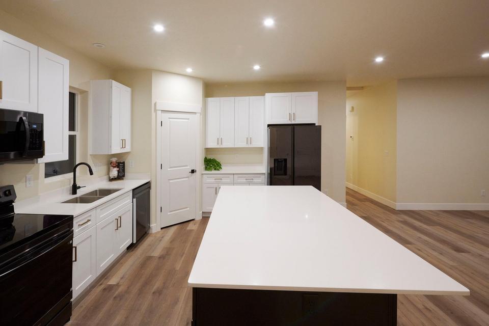 2473 North Kings Road Cedar City, UT 84721 - Photo 7 of 26 20260202234314237773000000-o