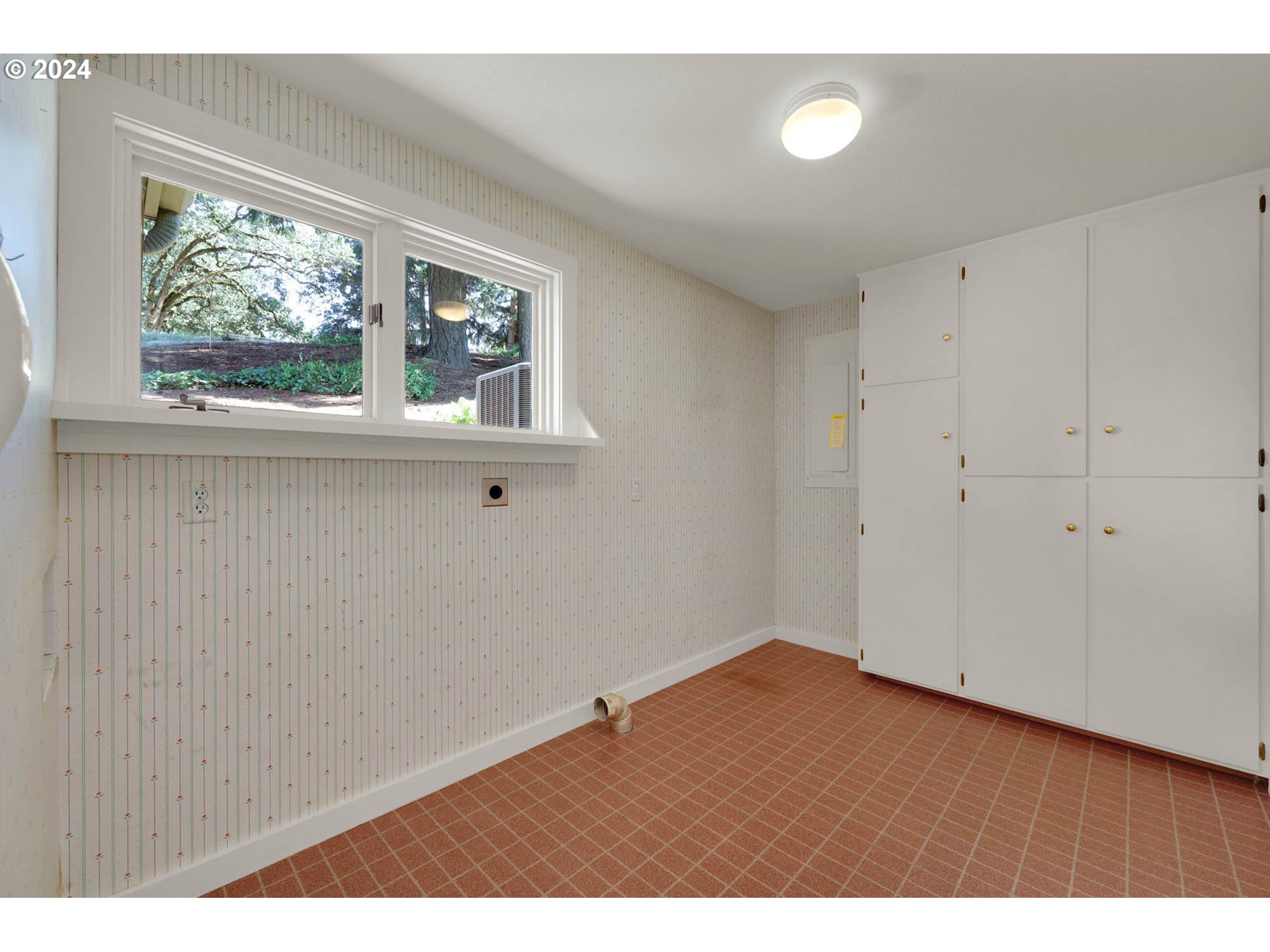 1209 Crenshaw Road Eugene, OR 97401 - Photo 26 of 41 Utility Room