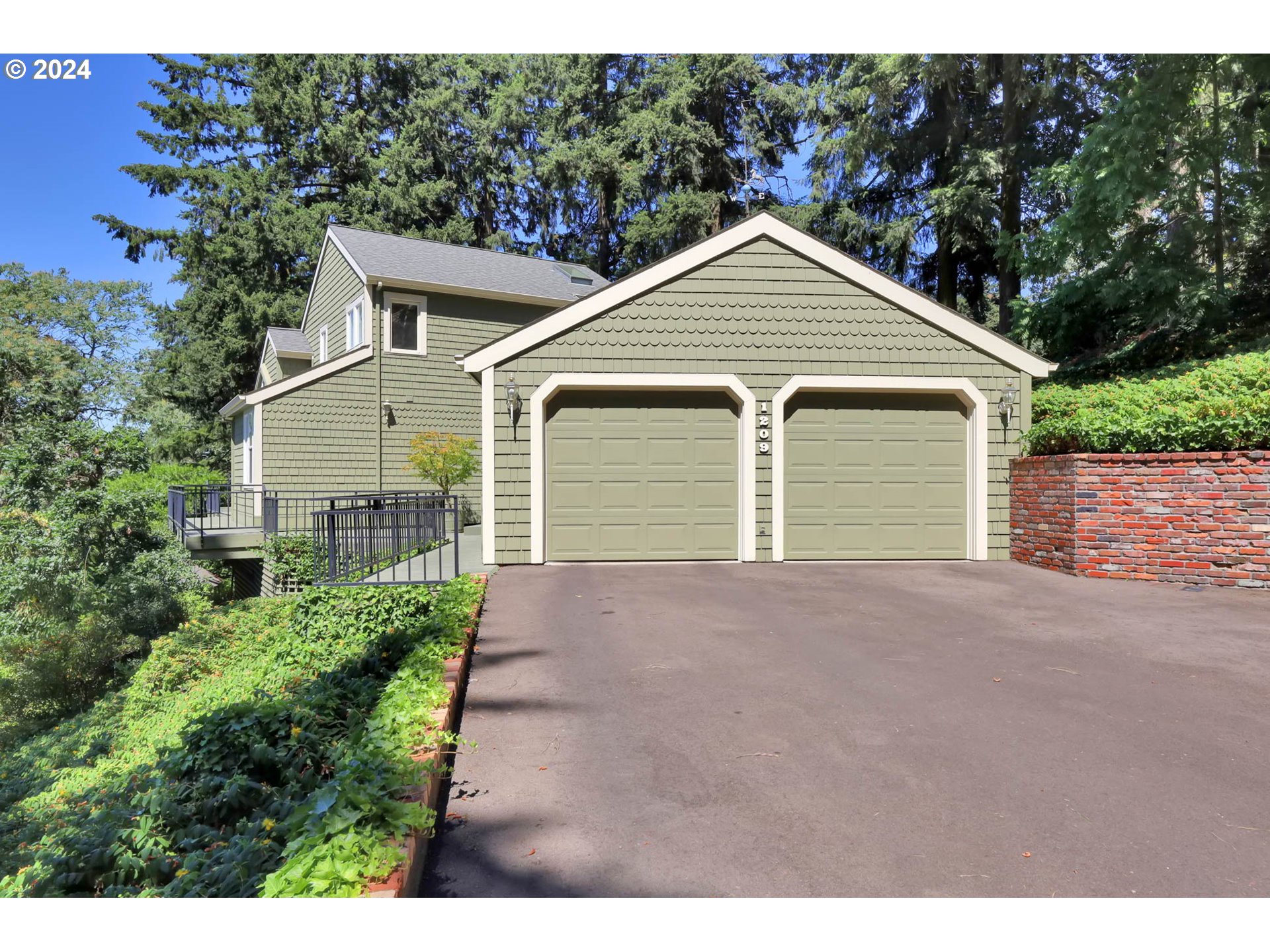 1209 Crenshaw Road Eugene, OR 97401 - Photo 33 of 41 Garage