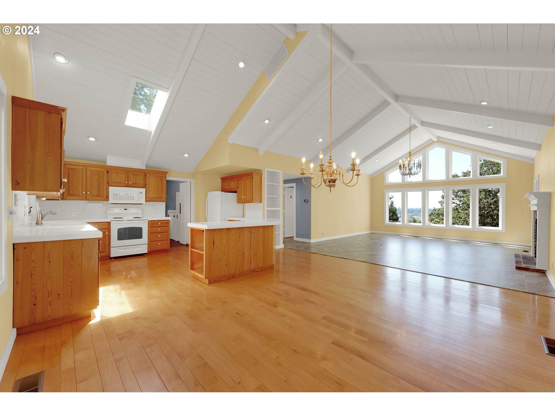 1209 Crenshaw Road Eugene, OR 97401 - Photo 10 of 41 Great Room