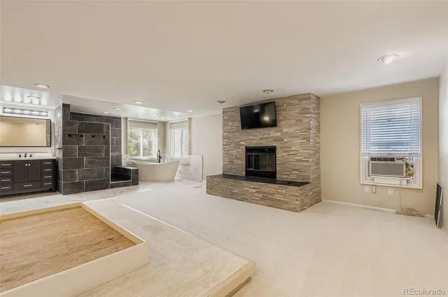 $2,695 | 7572 South Rosemary Circle, Centennial, CO 80112