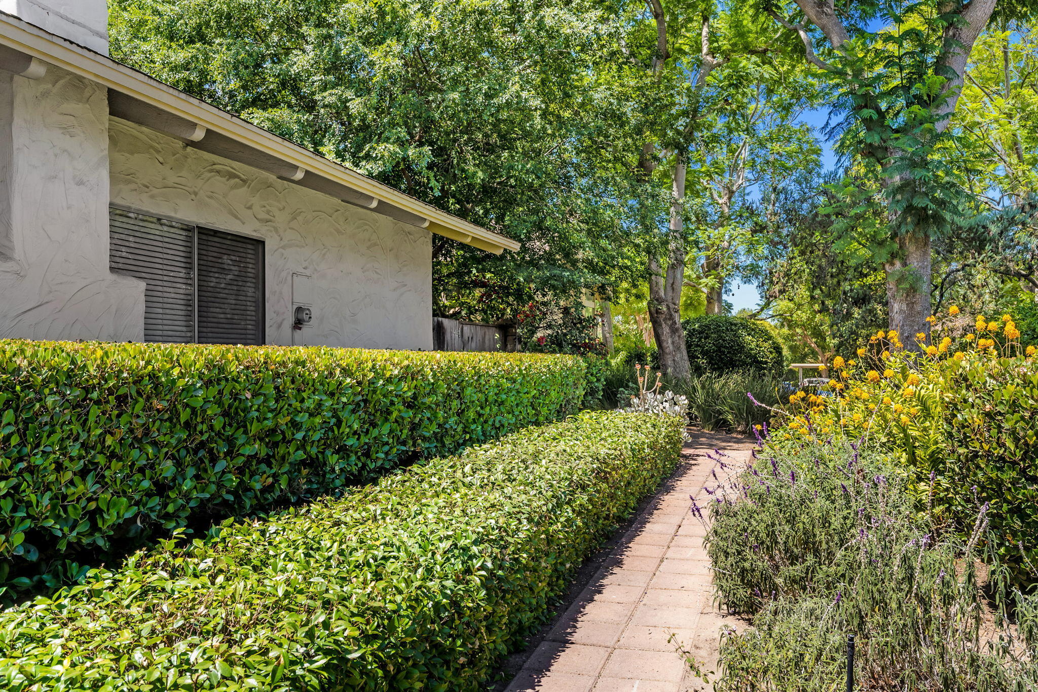 31 North San Marcos Road, Unit B Santa Barbara, CA 93111 - Photo 3 of 18 Pathway