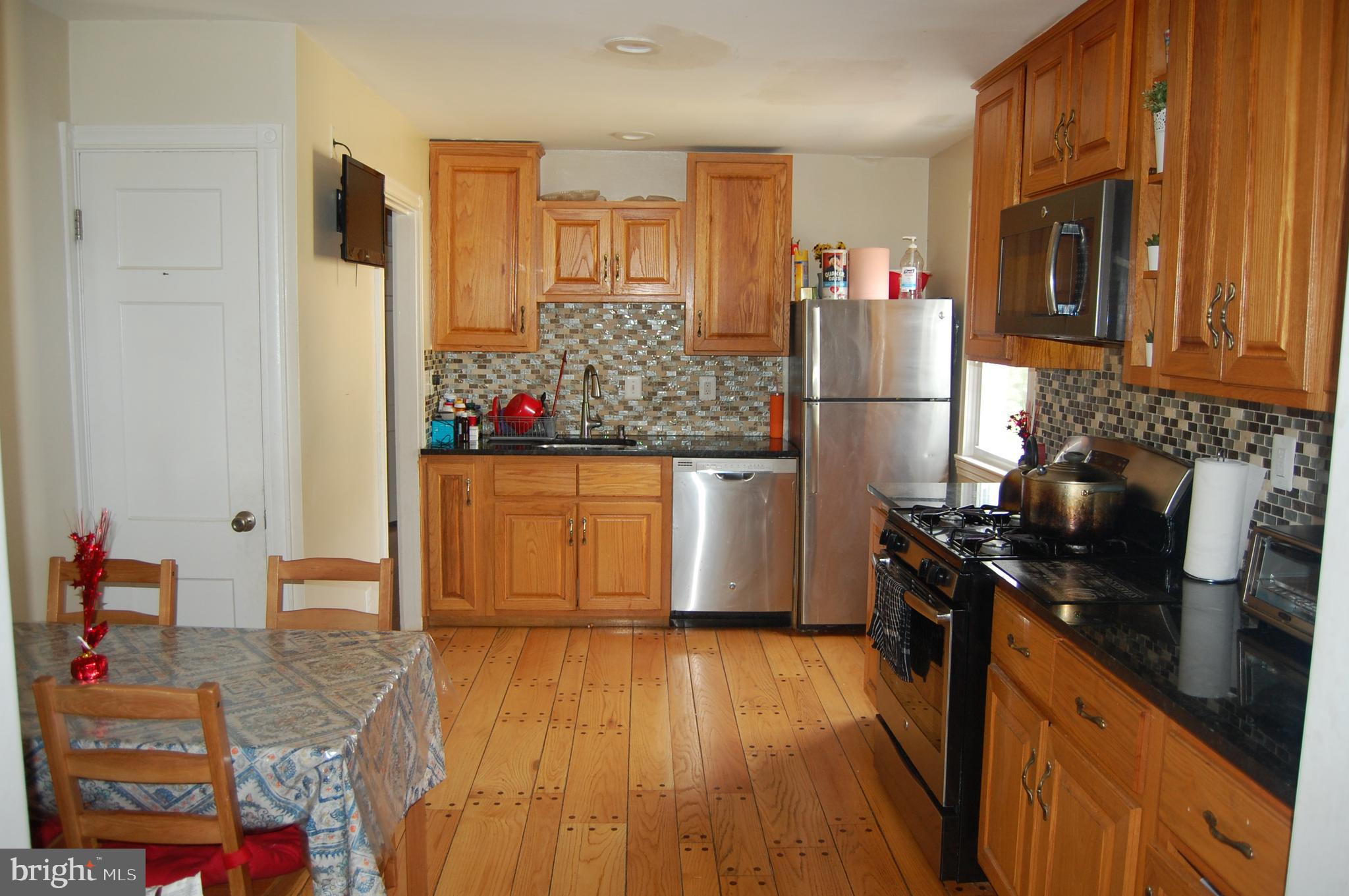 10409 Amherst Avenue Silver Spring, MD 20902 - Photo 13 of 47 Eat In Kitchen