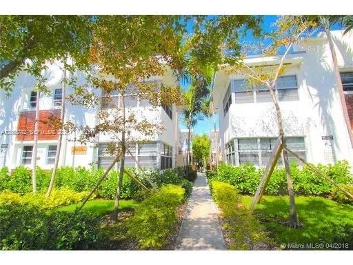 $2,100 | 1560 Pennsylvania Avenue, Unit 215, Miami Beach, FL 33139