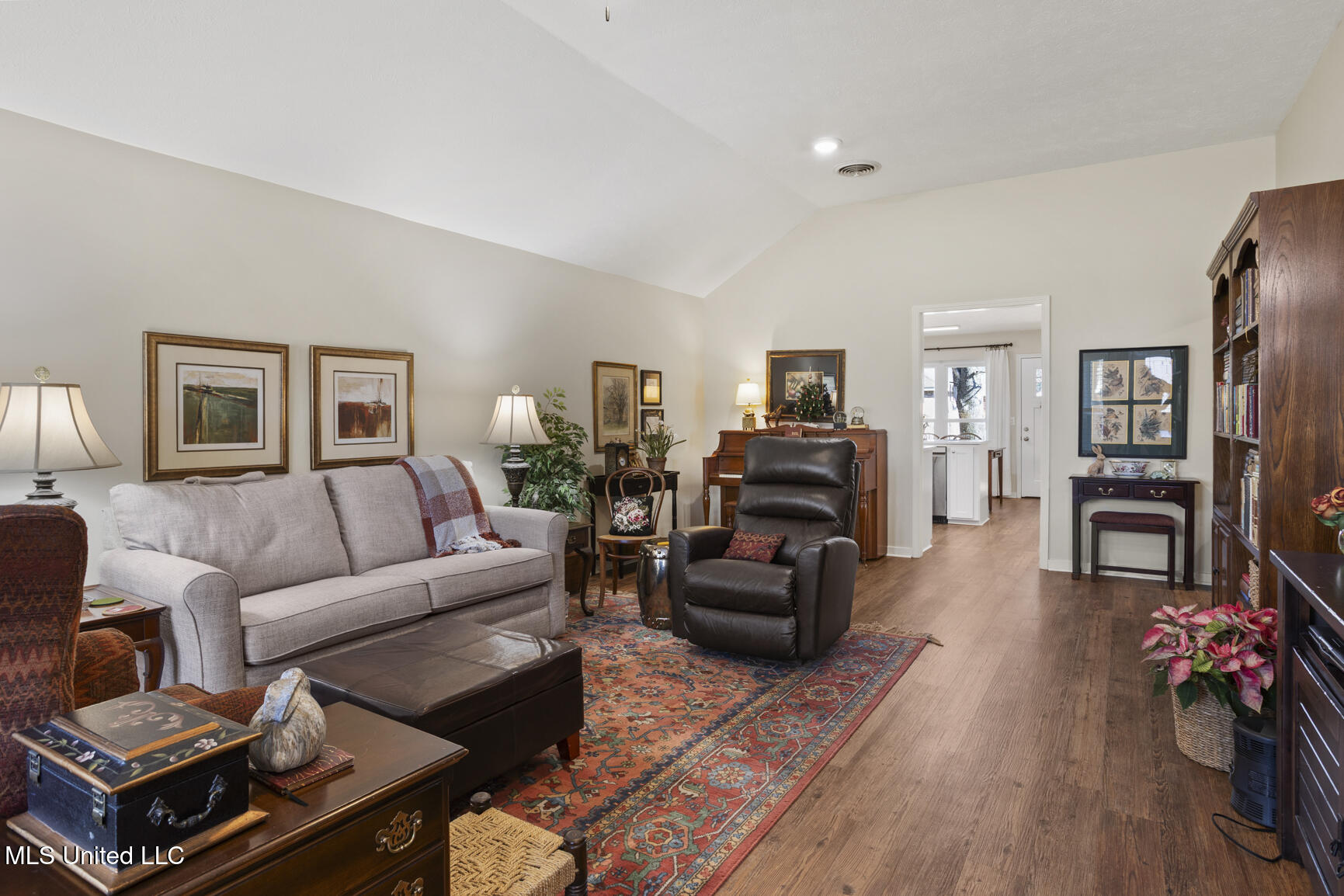 345 Cascades Circle West Clinton, MS 39056 - Photo 3 of 18 345 Cascades Cir E-3