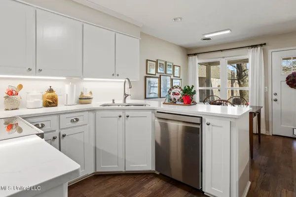 $244,000 | 345 Cascades Circle West, Clinton, MS 39056