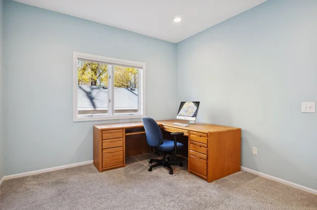 $960,000 | 445 Niagara Lane North, Plymouth, MN 55447