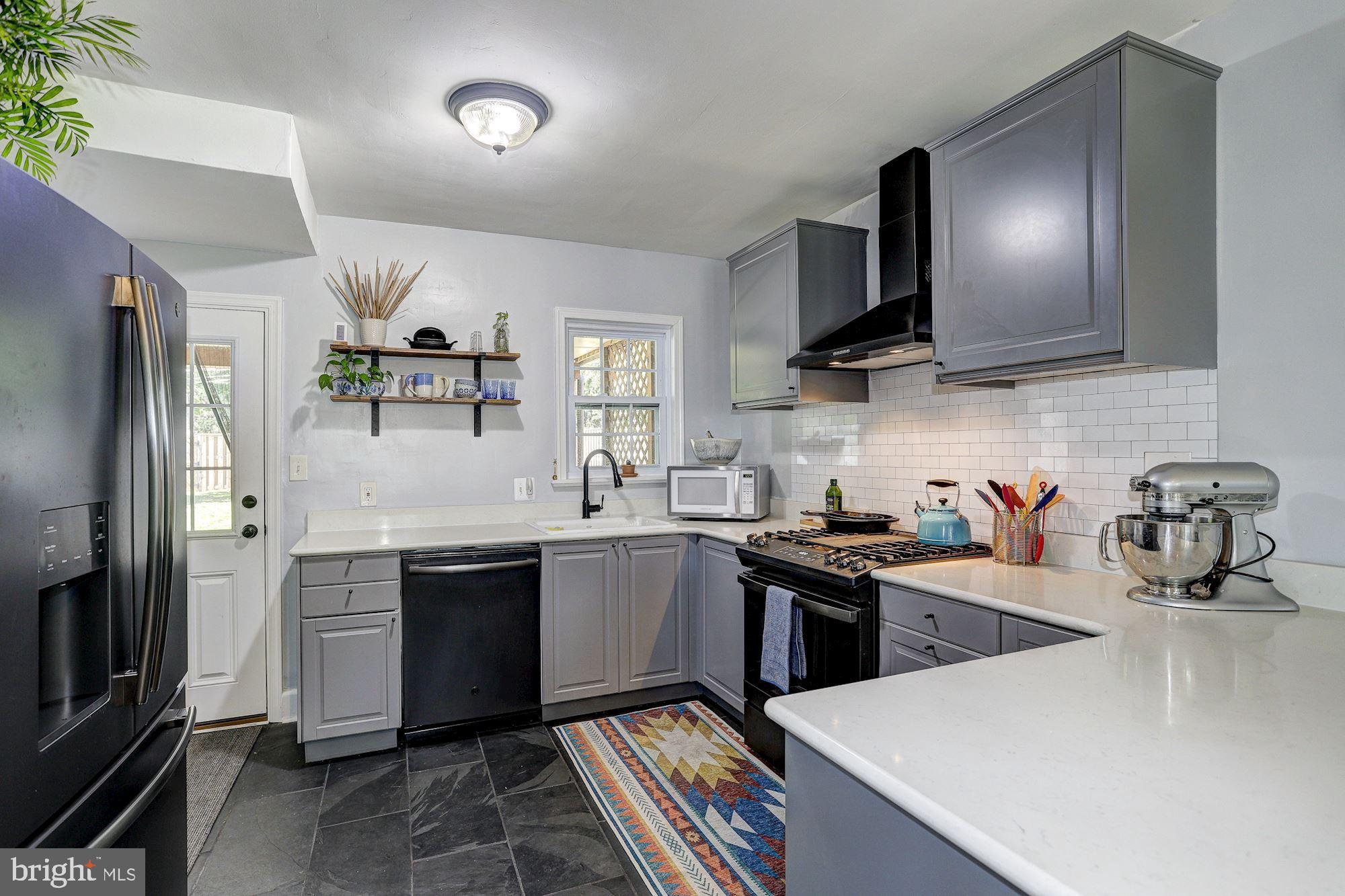 612 Warwick Road Baltimore, MD 21229 - Photo 13 of 29 Kitchen