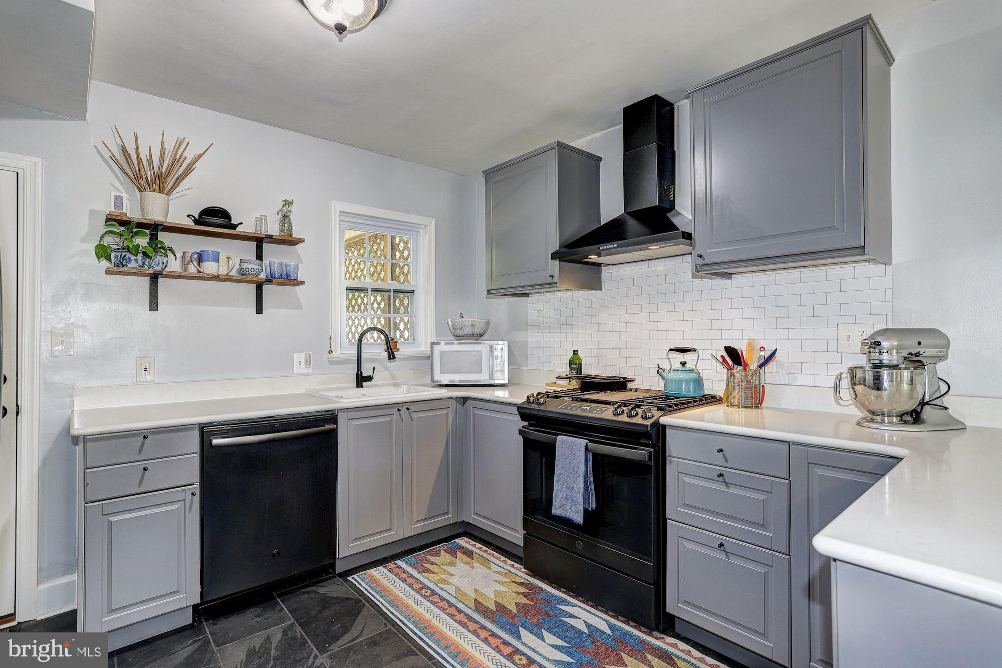 612 Warwick Road Baltimore, MD 21229 - Photo 10 of 29 Kitchen