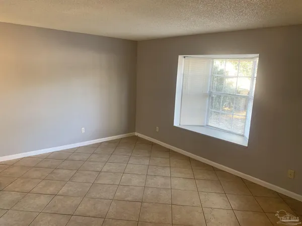 $1,350 | 811 Massachusetts Avenue, Pensacola, FL 32505