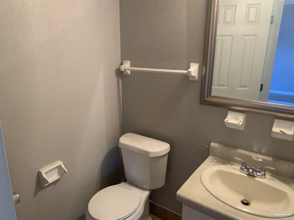 $1,350 | 811 Massachusetts Avenue, Pensacola, FL 32505
