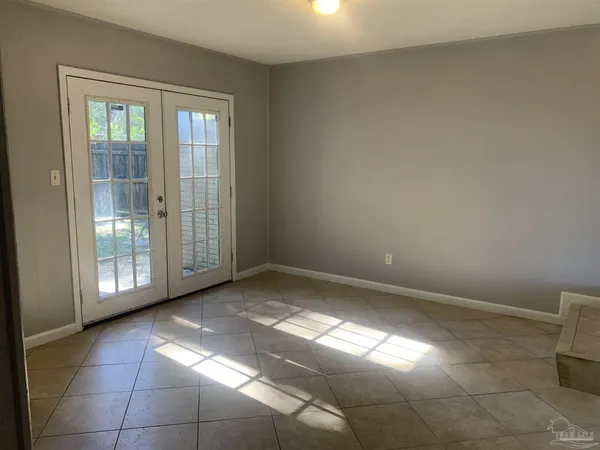 $1,350 | 811 Massachusetts Avenue, Pensacola, FL 32505