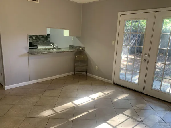 $1,350 | 811 Massachusetts Avenue, Pensacola, FL 32505