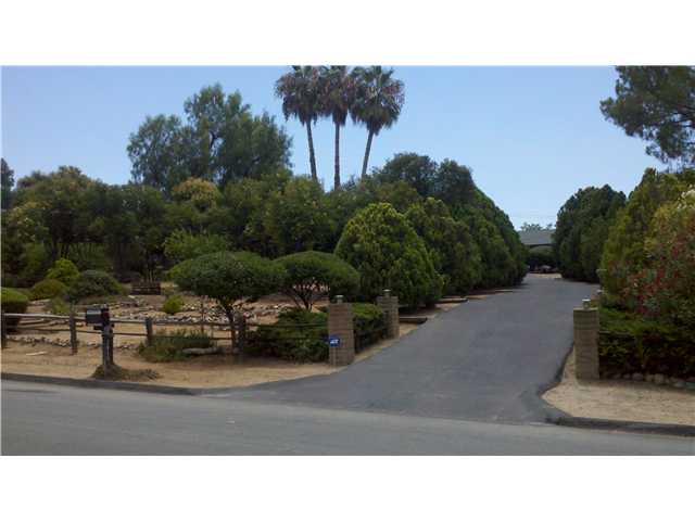 2839 Olive View Road Alpine, CA 91901 - Photo 19 of 20 Driveway