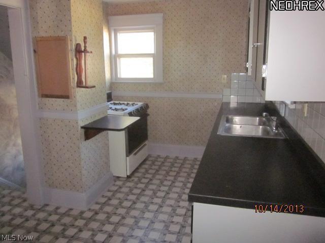1569 Sunview Road Cleveland, OH 44124 - Photo 4 of 11