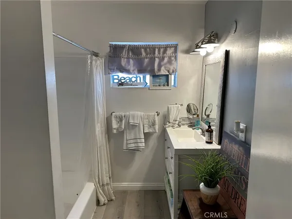 $2,450 | 440 Chestnut Avenue, Unit 2D, Long Beach, CA 90802