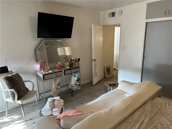 $2,450 | 440 Chestnut Avenue, Unit 2D, Long Beach, CA 90802