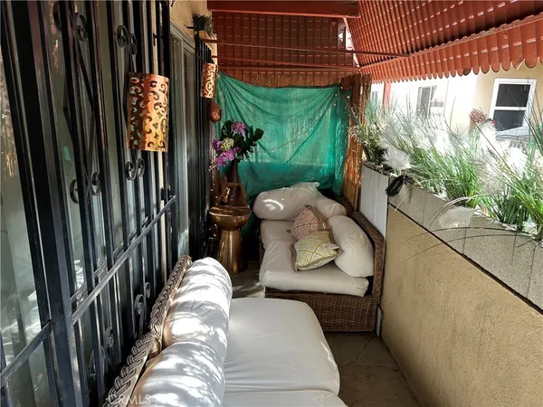 $2,450 | 440 Chestnut Avenue, Unit 2D, Long Beach, CA 90802