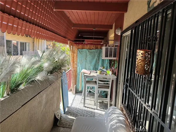 $2,450 | 440 Chestnut Avenue, Unit 2D, Long Beach, CA 90802