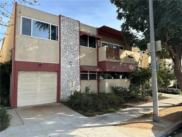 $2,450 | 440 Chestnut Avenue, Unit 2D, Long Beach, CA 90802