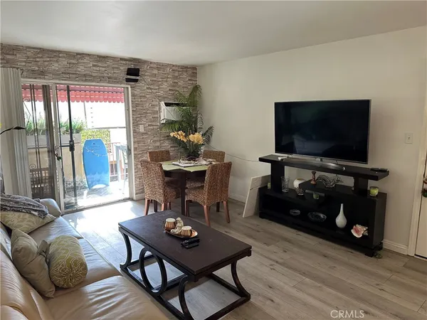 $2,450 | 440 Chestnut Avenue, Unit 2D, Long Beach, CA 90802