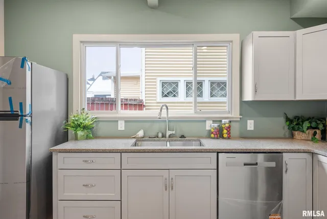 $295,000 | 1203 West Locust Street, Davenport, IA 52804