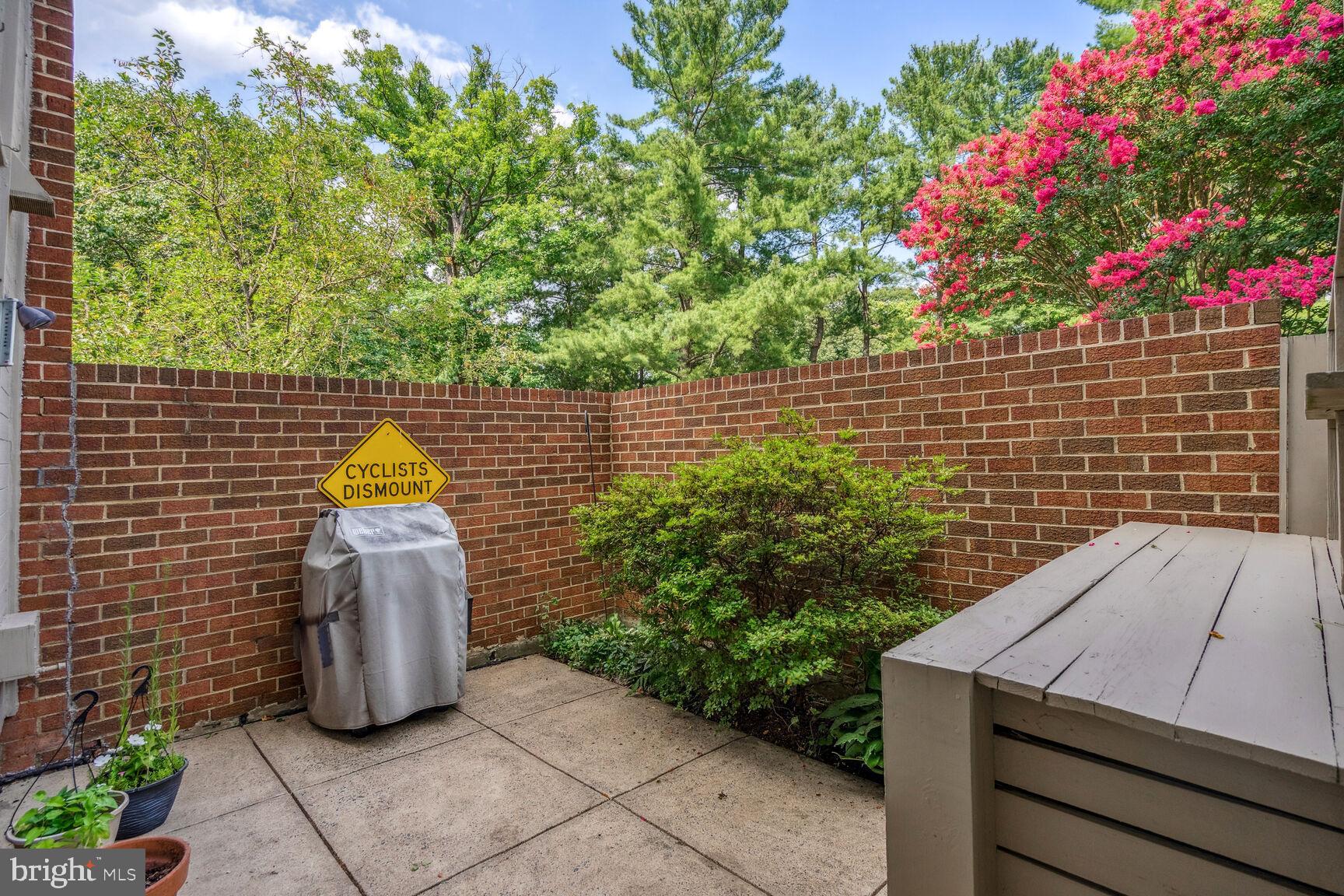 11617 Hunters Green Court Reston, VA 20191 - Photo 7 of 37 Private Front Patio