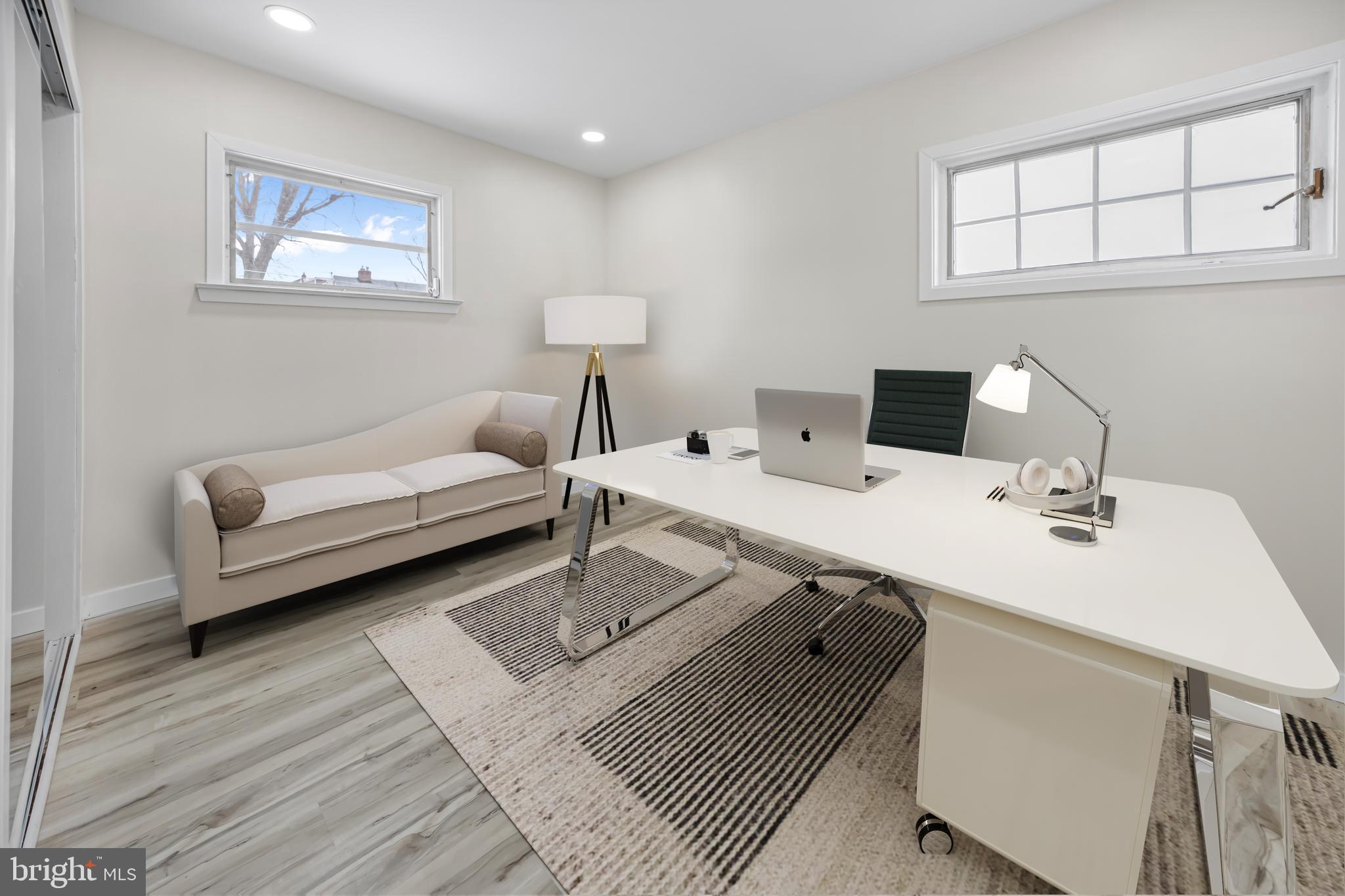 727 Sherrie Road Philadelphia, PA 19115 - Photo 13 of 18 a living room with furniture