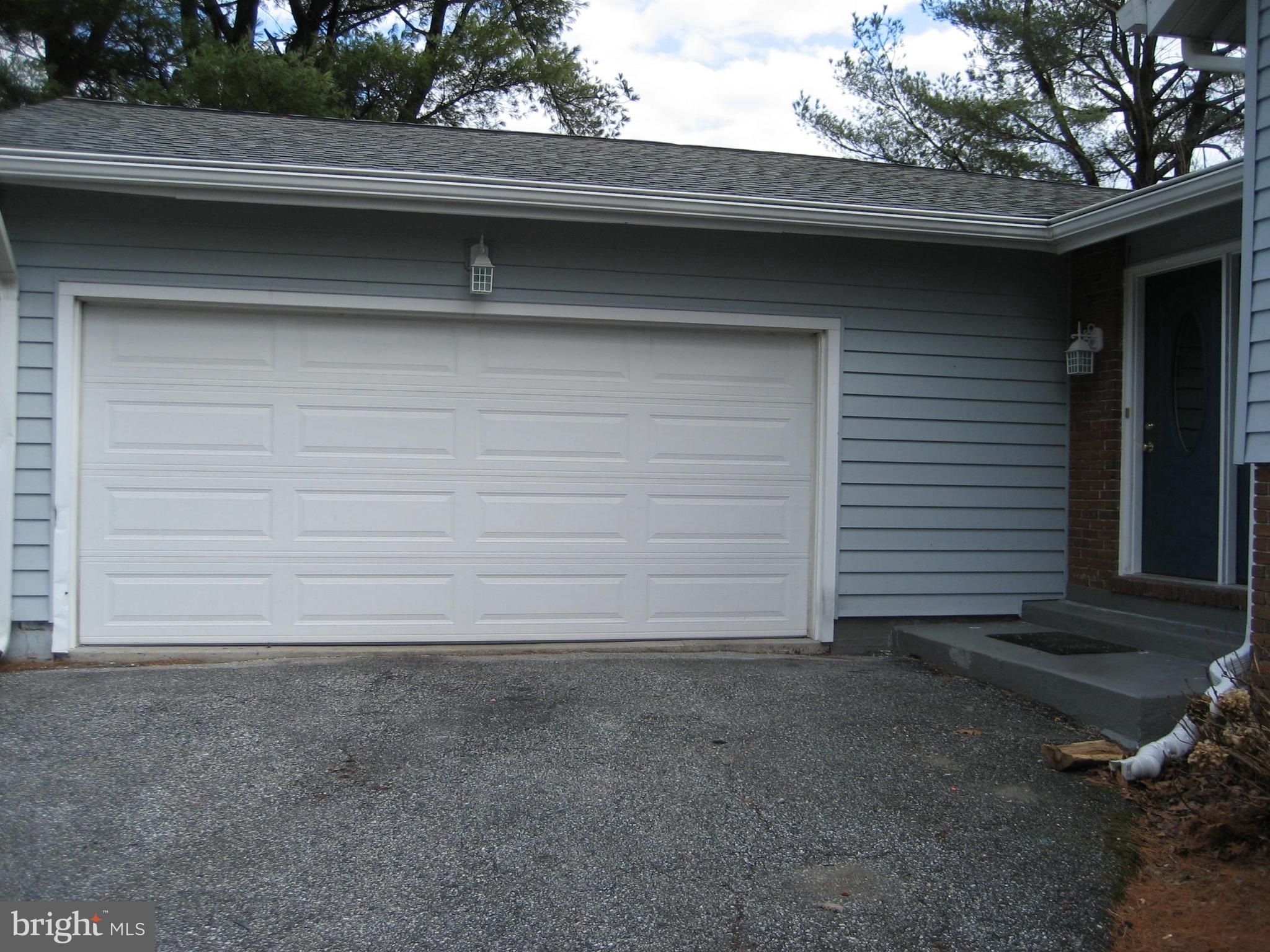 4577 Dave Rill Road Hampstead, MD 21074 - Photo 4 of 31 2 car garage