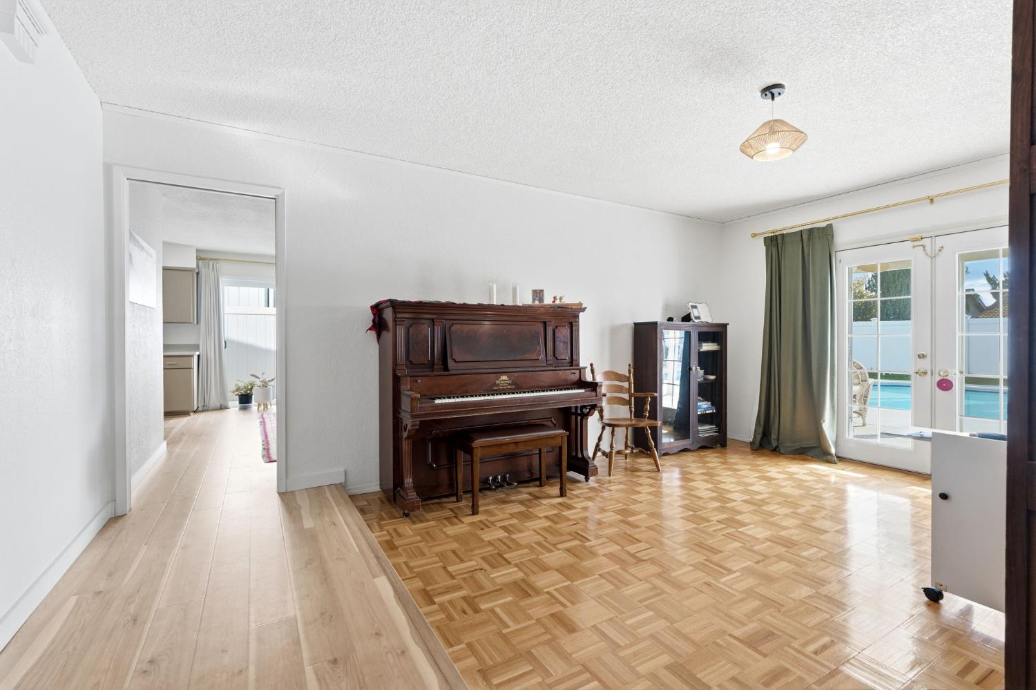 905 Redwood Lane Lemoore, CA 93245 - Photo 17 of 56 a living room with furniture
