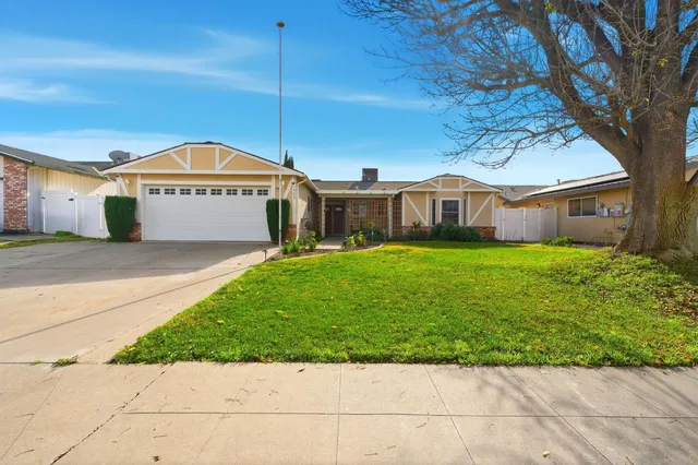 $409,000 | 905 Redwood Lane, Lemoore, CA 93245