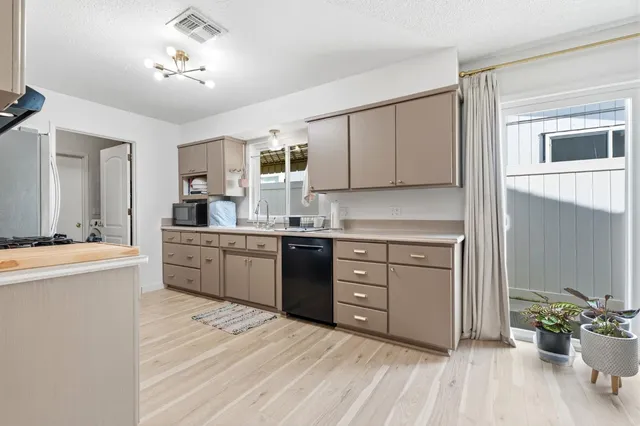 $409,000 | 905 Redwood Lane, Lemoore, CA 93245