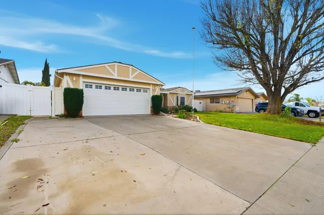 $409,000 | 905 Redwood Lane, Lemoore, CA 93245