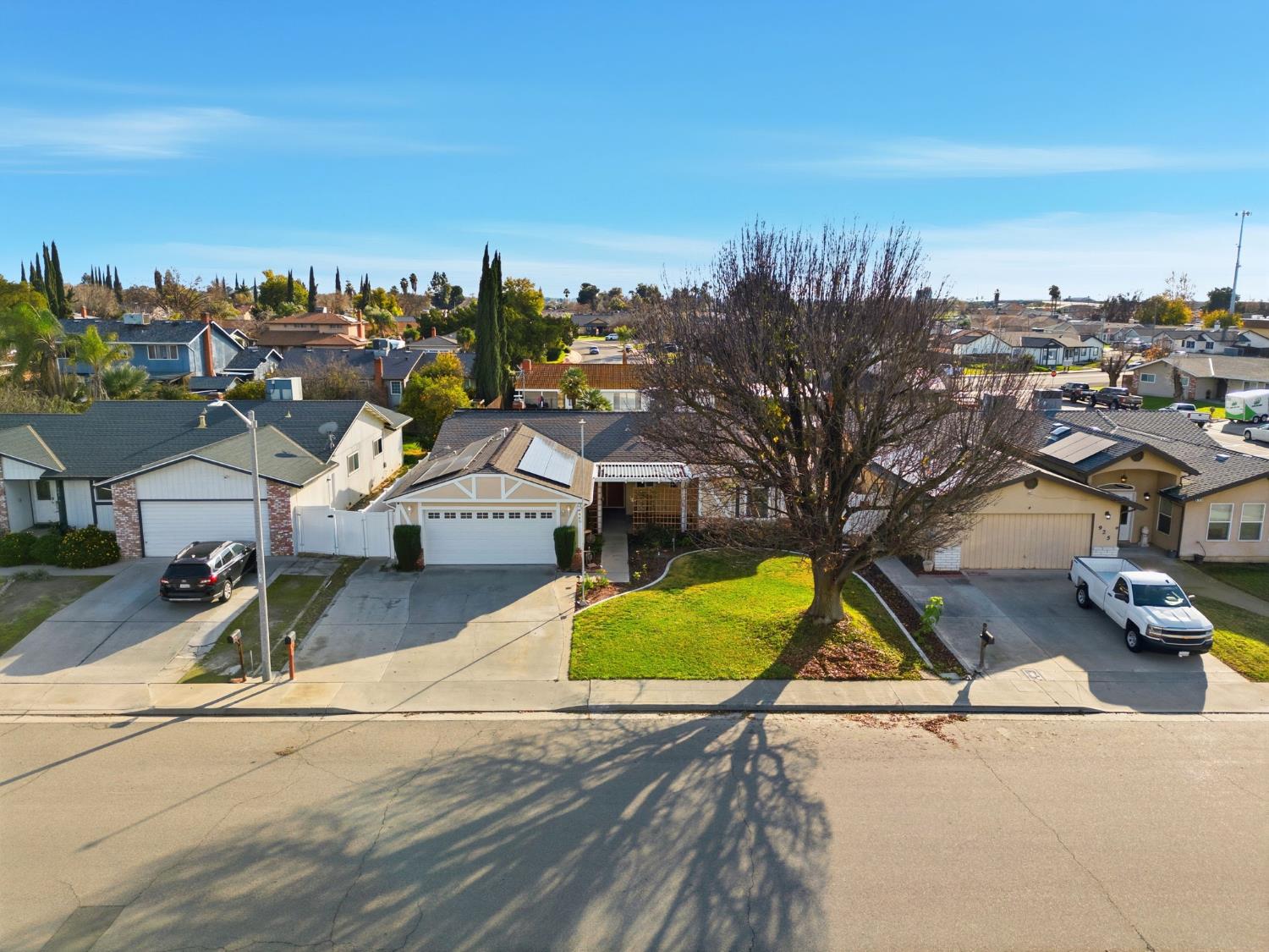 905 Redwood Lane Lemoore, CA 93245 - Photo 7 of 56 a view of a basketball court