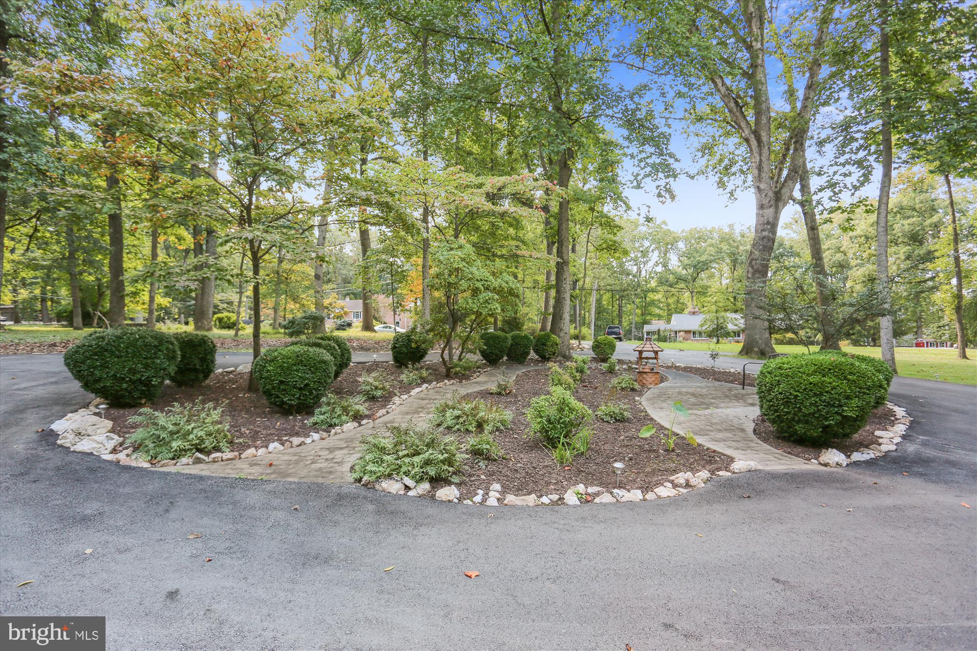 4321 Pinetree Road Rockville, MD 20853 - Photo 4 of 77 Circular Driveway