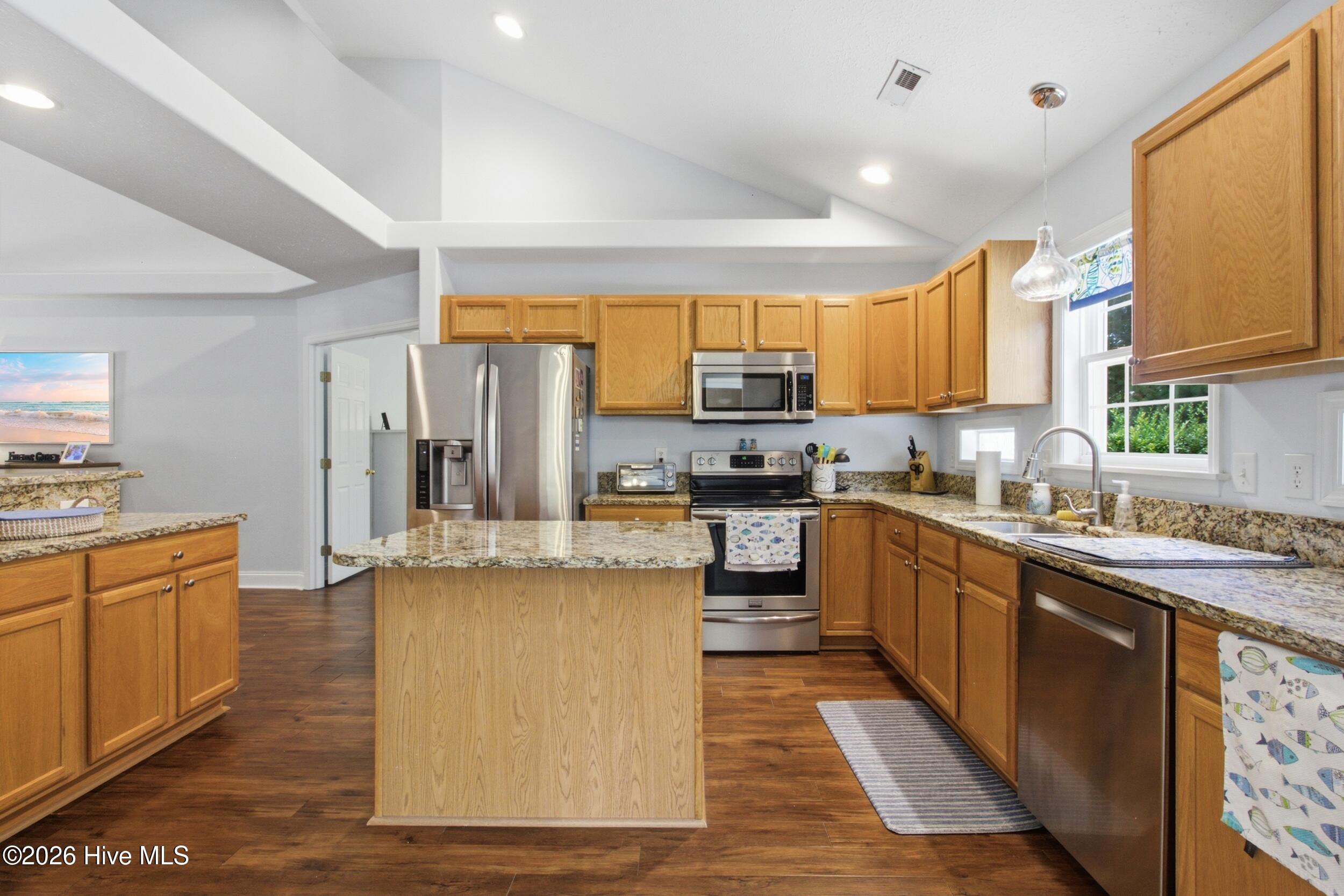 409 Neuchatel Road New Bern, NC 28562 - Photo 12 of 40