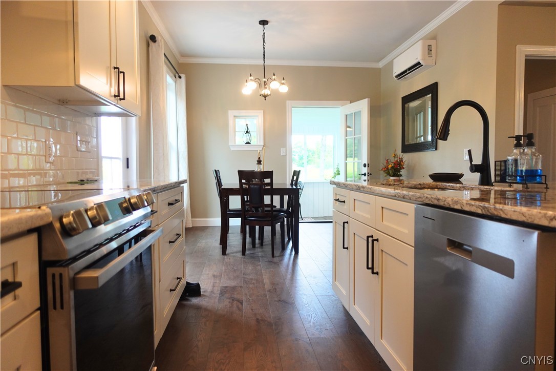 261 Merrit Road Granby, NY 13069 - Photo 15 of 46