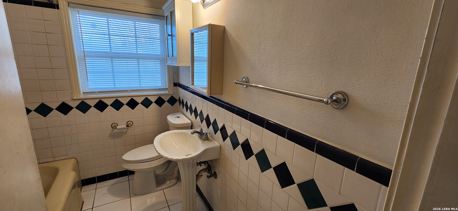 417 South Vandiver Road Terrell Hills, TX 78209 - Photo 8 of 22