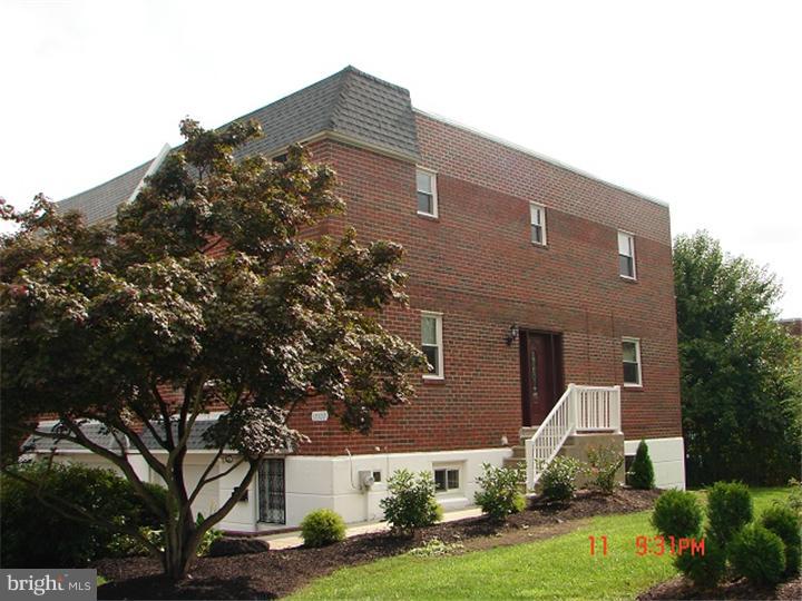 11707 Lockart Road Philadelphia, PA 19116 - Photo 2 of 20 Gallery Image 2