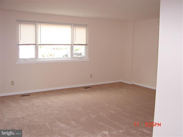 11707 Lockart Road Philadelphia, PA 19116 - Photo 6 of 20 Gallery Image 6