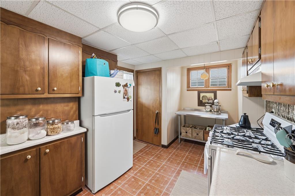 161 James Street Springdale, PA 15144 - Photo 13 of 26 Kitchen