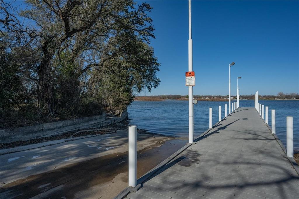 1409 Spinnaker Lane Azle, TX 76020 - Photo 34 of 40 Community Dock