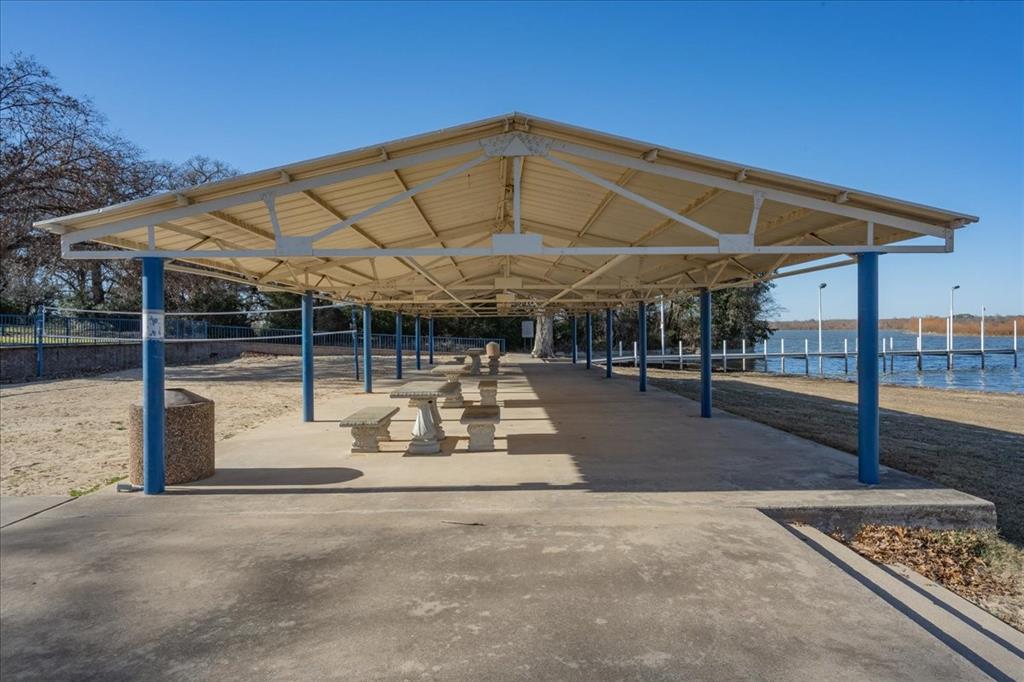1409 Spinnaker Lane Azle, TX 76020 - Photo 35 of 40 Community Picnic Area