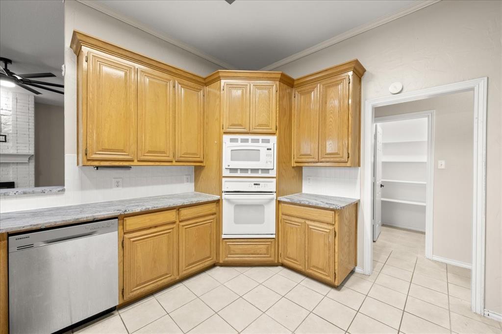 1409 Spinnaker Lane Azle, TX 76020 - Photo 8 of 40