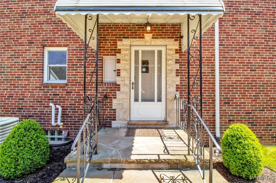 625 Busti Avenue Buffalo, NY 14213 - Photo 3 of 47